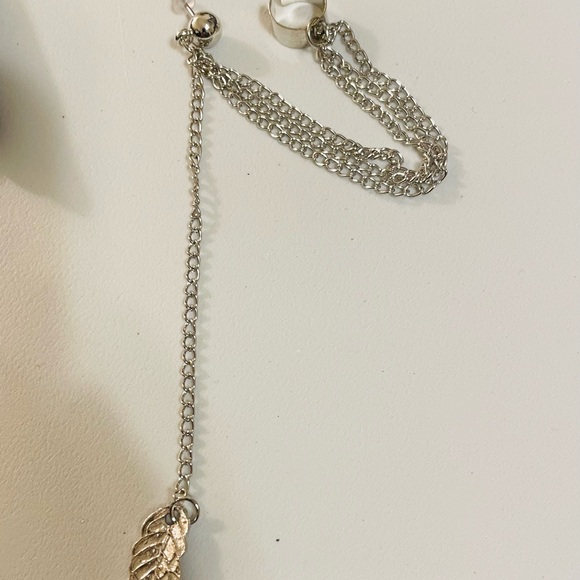 Chain Tassel Leaf Clip Ear Cuff And Earring (Piercing And Cuff) - Picture 5 of 5